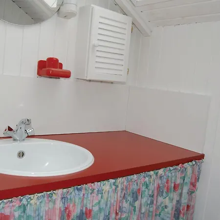 Stunning In With Kitchen בית נופש *